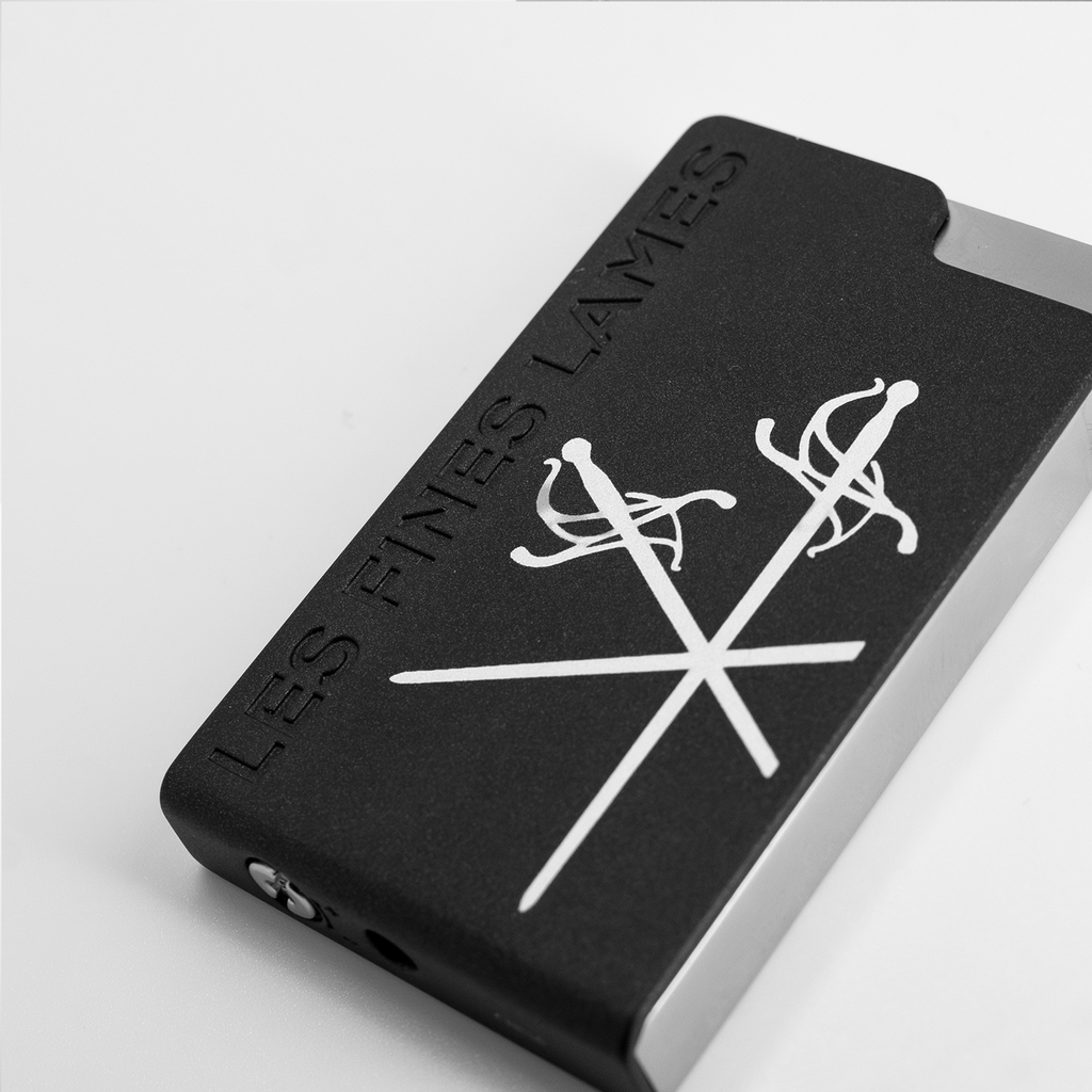 Packshot BRICK Black - close up .webp