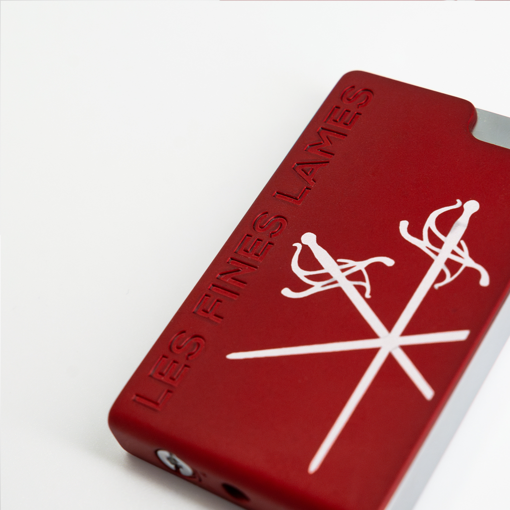 Packshot BRICK RED - close up .webp